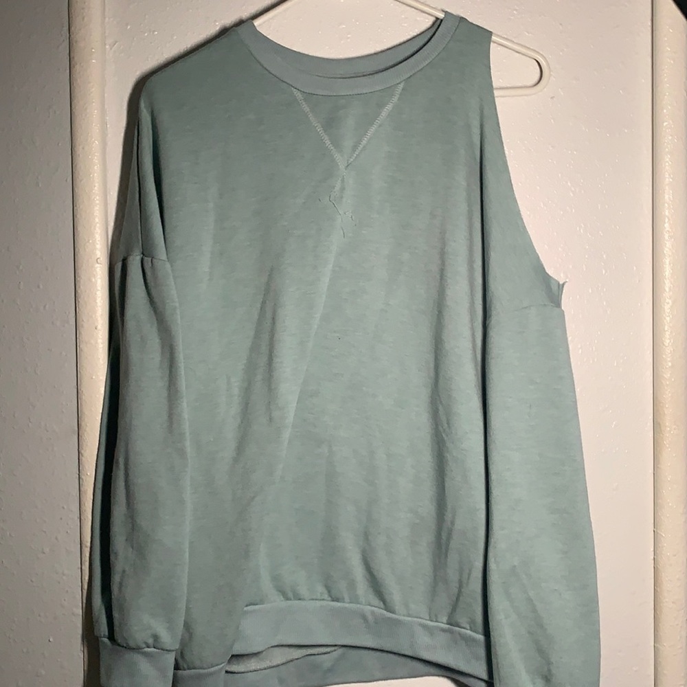Long sleeve / off the shoulder